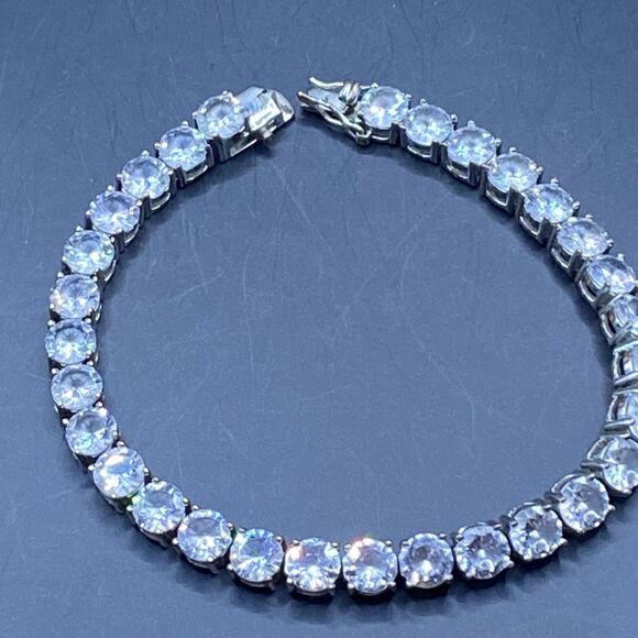 Tennis Bracelet Cubic Zirconia Round Cut Silver Tone 8-Inch Sparkle Statement - Picture 1 of 3